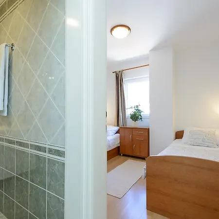 Kate's Place Апартаменты *